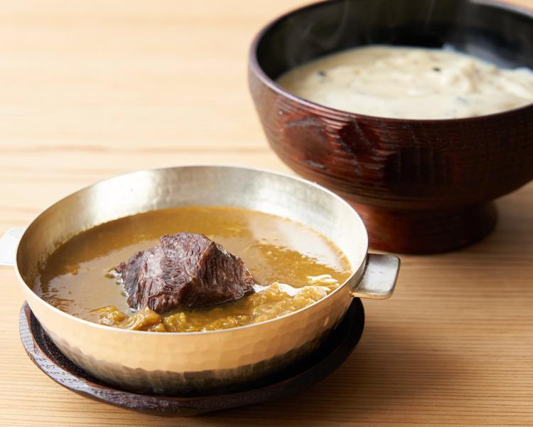 虎白麺 トリュフソースかけと蓮カレー牛ホホ肉柔らか煮